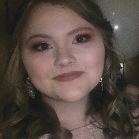 Meet your Posher, Kaytlin - Picture 2 of 2